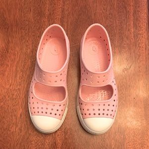 Native Shoes - Mary Jane style - J1 in light pink